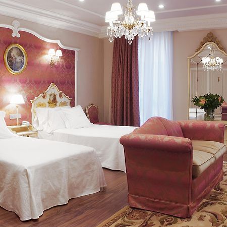 珍珠大酒店 潘普洛纳 客房 照片 A room at the hotel