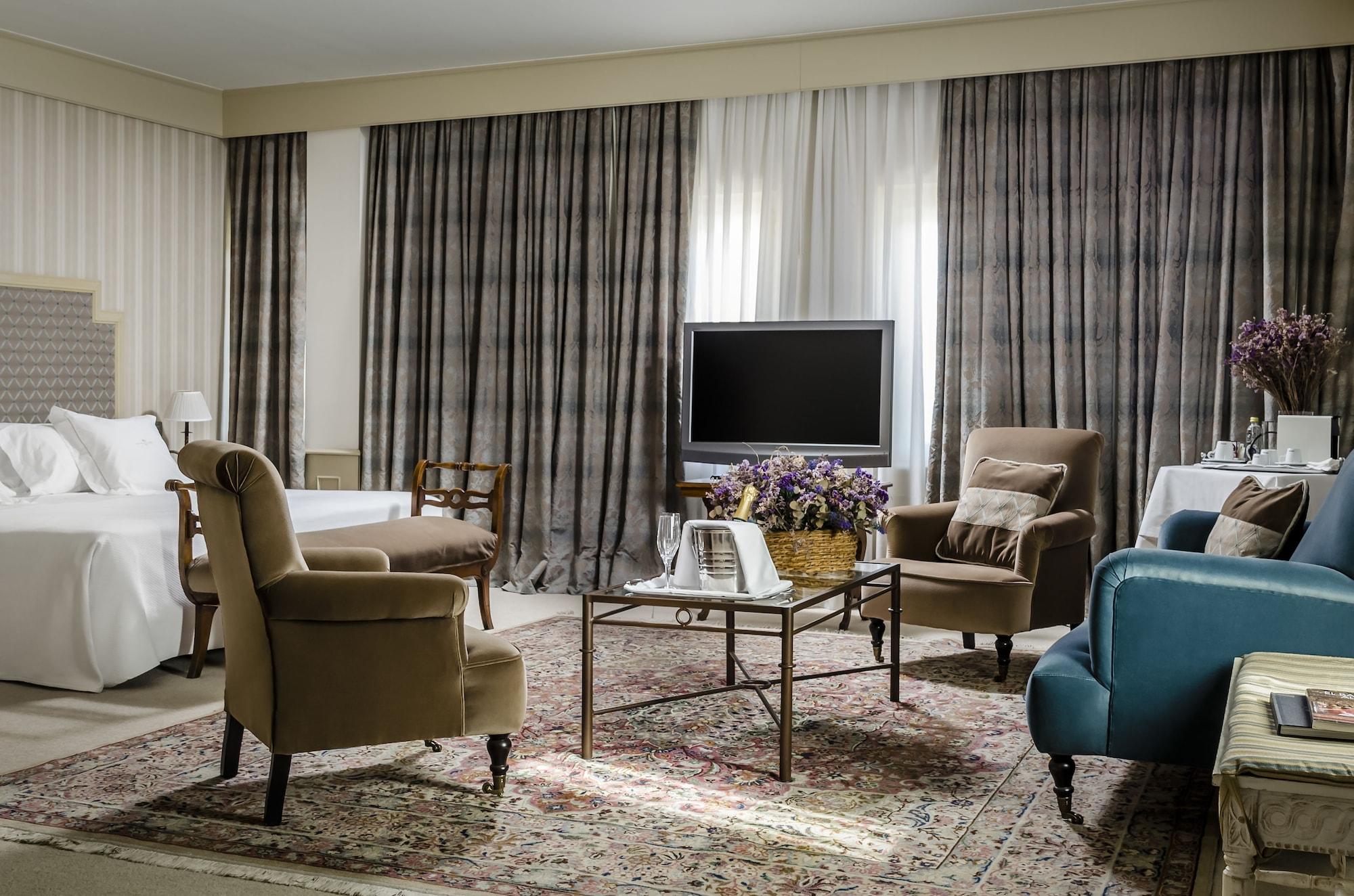 珍珠大酒店 潘普洛纳 外观 照片 A living room