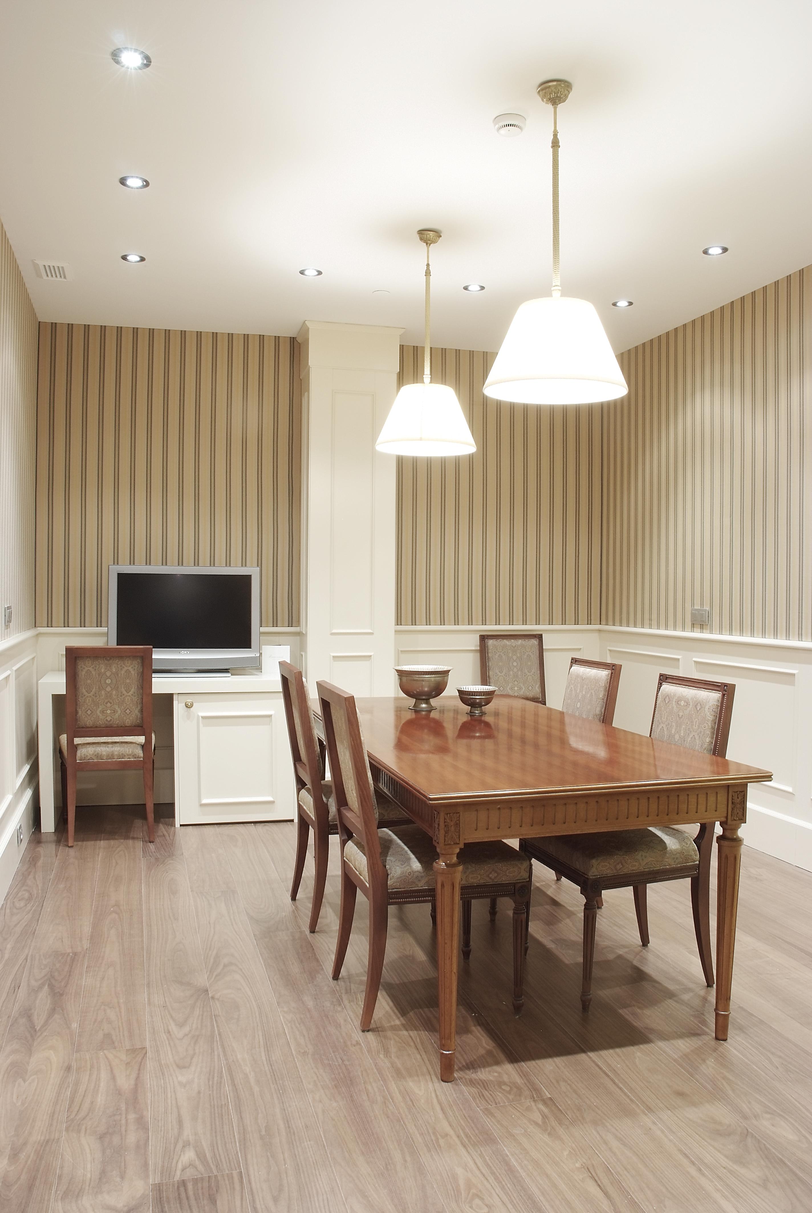 珍珠大酒店 潘普洛纳 外观 照片 A meeting room at the National Library of Scotland
