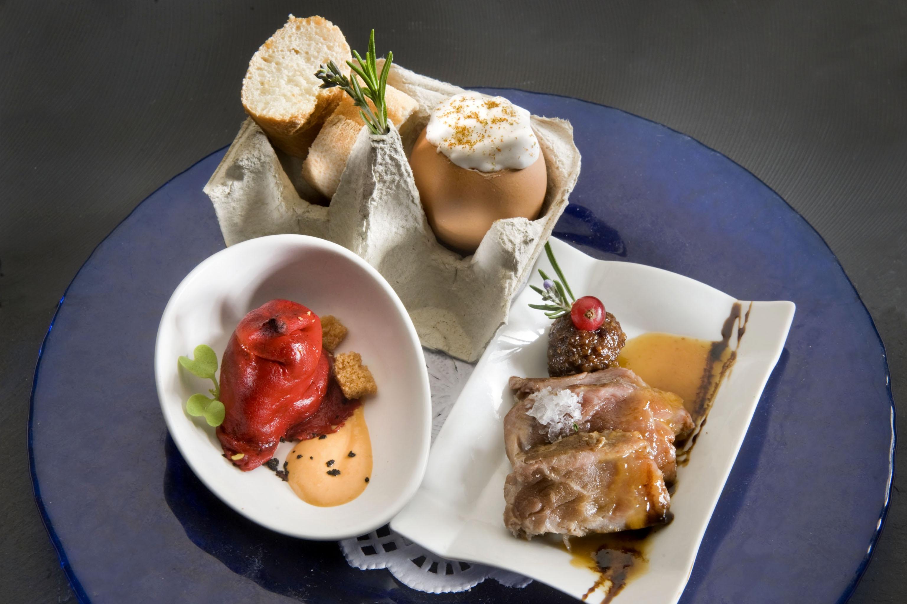 珍珠大酒店 潘普洛纳 外观 照片 A selection of tapas