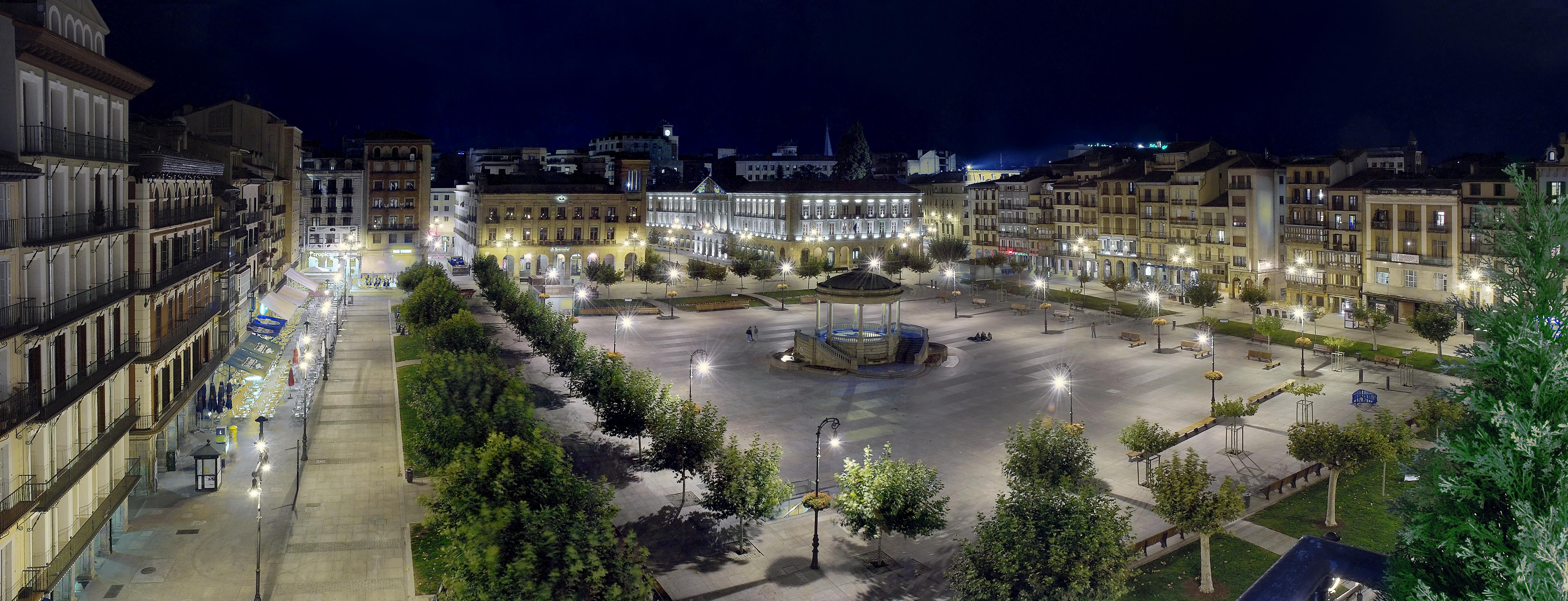 珍珠大酒店 潘普洛纳 外观 照片 Plaza de España