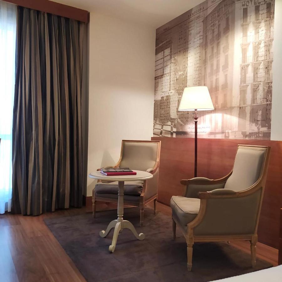 珍珠大酒店 潘普洛纳 外观 照片 A room at the hotel
