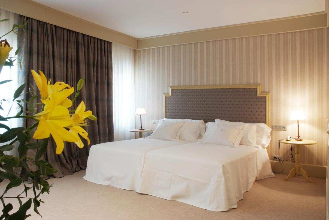 珍珠大酒店 潘普洛纳 外观 照片 A bedroom at the hotel